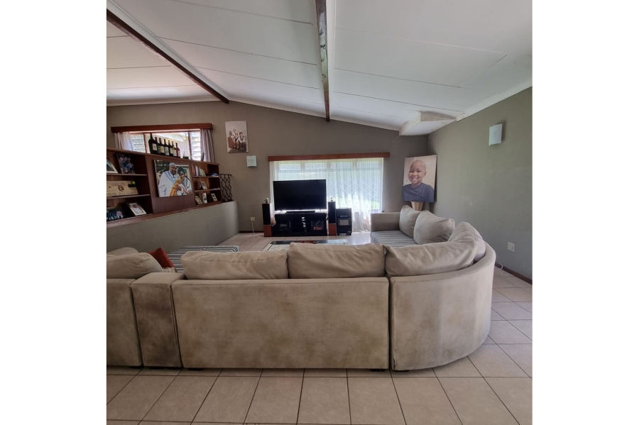 To Let 4 Bedroom Property for Rent in Beacon Bay Eastern Cape